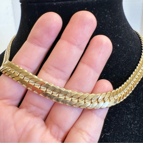 Vintage Necklace Gold Tone Herringbone Flat Chain Collar Costume Jewelry - Picture 3 of 15